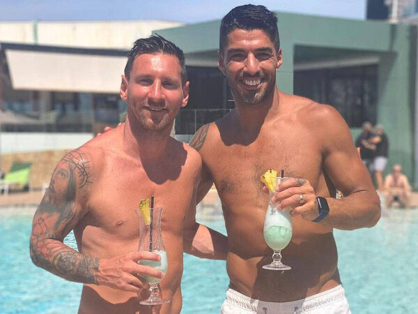 Popular / Messi viajó a Uruguay para asistir a la fiesta de 15 de la hija de su amigo Luis Suárez