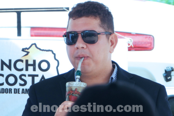 Generoso con su pueblo, Juancho Acosta coloca paseo navideño en uno de los lugares referenciales de Pedro Juan Caballero  - El Nordestino