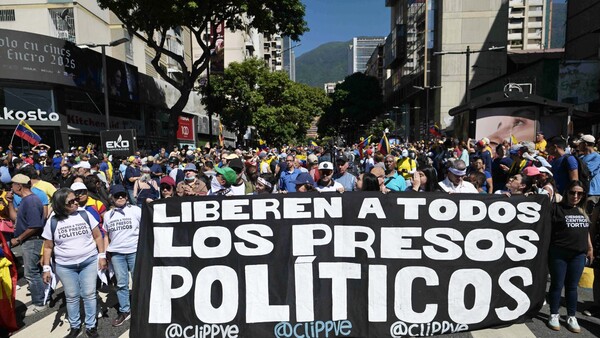 El chavismo excarcela a 99 detenidos