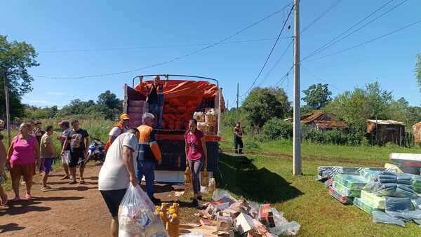Municipalidad de Cambyretá y la SEN asisten a familias afectadas por el último temporal