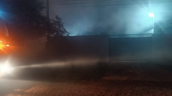 Incendio destruye vivienda del presunto homicida prófugo en Santa Rita