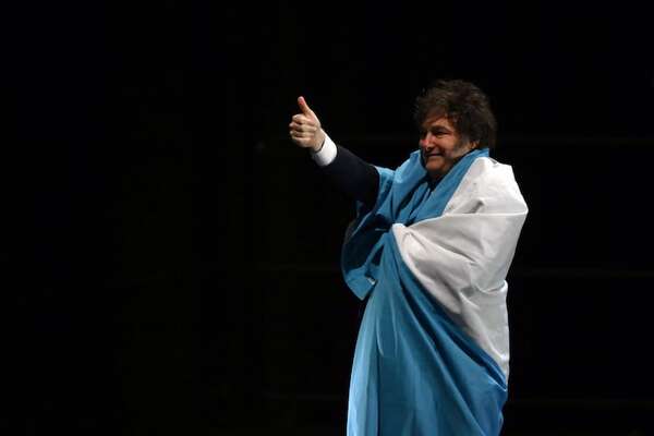 Milei celebra la aprobación del Presupuesto 2026 de Argentina con superávit fiscal - Mundo - ABC Color