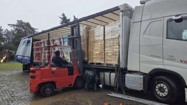 El papa León XIV envió tres camiones con ayuda humanitaria a Ucrania - Mundo - ABC Color