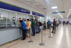 Farmacia del IPS en rojo: asegurados dicen que deben elegir entre comer o comprar remedios - Nacionales - ABC Color