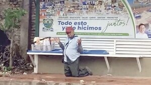 La historia del abuelito que reza antes de vender pororó