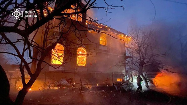 Rusia lanza poderoso ataque antes de reunión entre Zelenski y Trump