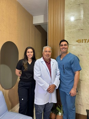 Dr. Carlos Yegros: El cirujano que sana con música y TikTok