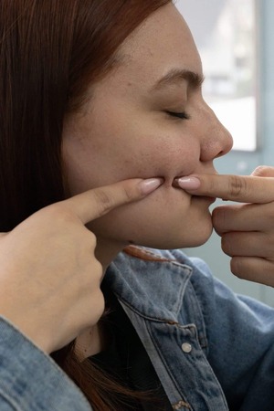 Piel Acneica y Poros Dilatados: Guía de Rutina y Cuidados