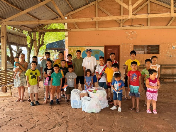 Popular / (GALERÍA) ¡"Segovinha" llevó regalos para los peques de su valle y organizó chute solidario!