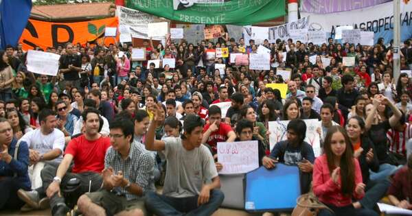 La Nación / UNA no te calles: benefician a “comepapeles” con salidas transitorias