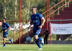 El presi le metió al chute en renovado estadio ovetense