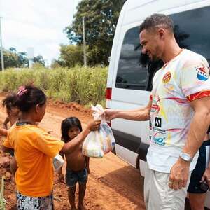 La sorpresiva visita de una ex figura del Arsenal inglés a Paraguay - Fútbol Internacional - ABC Color