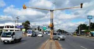 La Nación / Conductor ebrio provoca triple choque en semáforo y deja a un herido grave