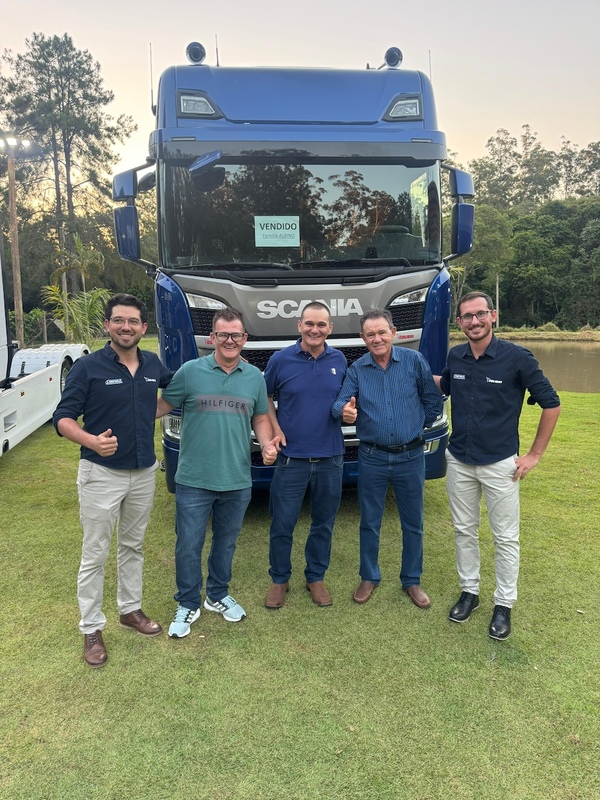 Colibrí Import Export refuerza la logística nacional con una nueva entrega de camiones de alto porte - Amigo Camionero