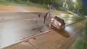 Video: Conductor atropella a un motociclista y huye en Limpio