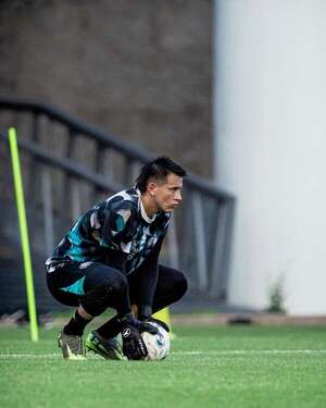 Dos caminos, ¿cuál recorrer? el Año Nuevo franjeado - Olimpia - ABC Color