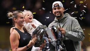 Kyrgios gana con claridad 'la batalla de los sexos' a Sabalenka