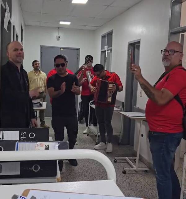 [VIDEO] Banda Santa Fe, llevo serenata a barrio Obrero