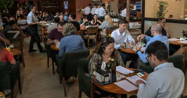 La Nación / Mayor formalización, desafío 2026 del rubro gastronómico