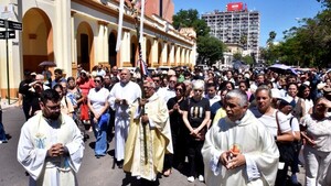 Iglesia advierte que la familia está en peligro por la violencia y pobreza