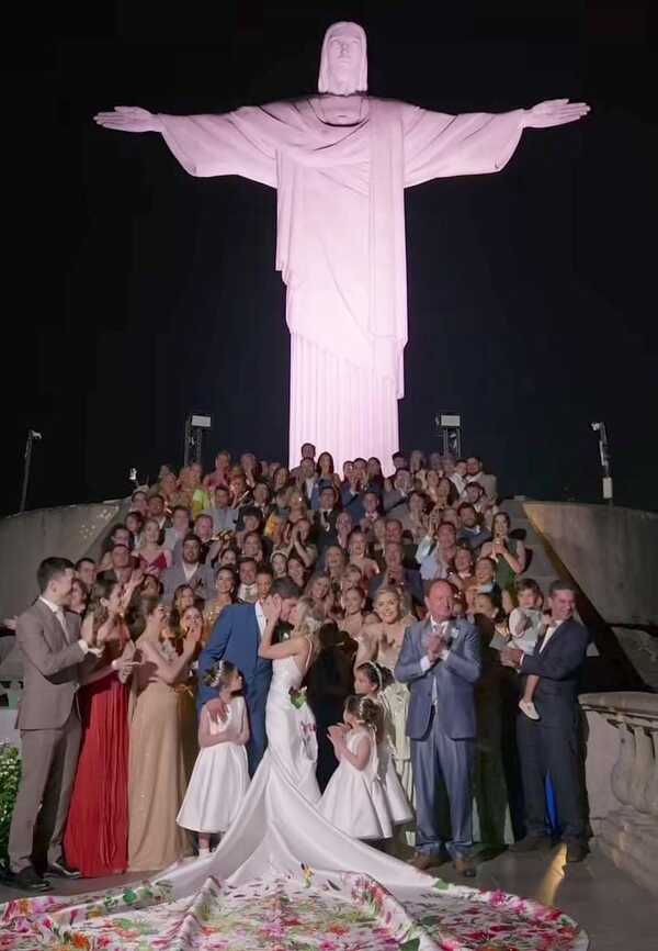 Popular / Paraguayos dieron el "Si, quiero" a los pies del Cristo Redentor en rapailandia