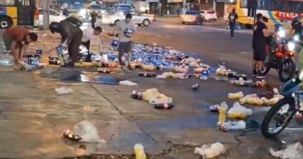 Diario HOY | Camión de bebidas perdió el control y la gente aseguró su fiesta de Año Nuevo