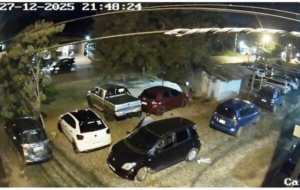 Tortolearon cinco vehículos en Luque •