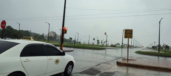 Tormentas eléctricas y ambiente pesado en gran parte del país hoy