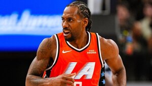 Kawhi Leonard se luce con 55 puntos ante Detroit; Lakers y Thunder reaccionan