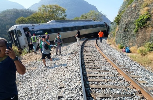 Descarrilamiento de tren en México deja 13 muertos y casi 100 heridos | Unicanal
