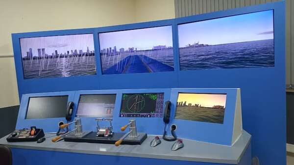 Escuela Náutica de la Armada recibe un simulador de navegación y maniobras  - Nacionales - ABC Color