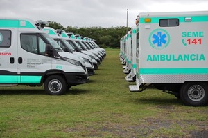 Salud recibe 30 nuevas ambulancias de Itaipú y completa 217 en todo el país - ADN Digital