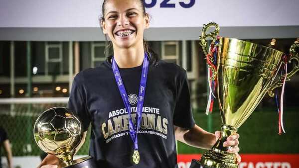 Claudia Martínez renueva su contrato en Olimpia con cláusula histórica