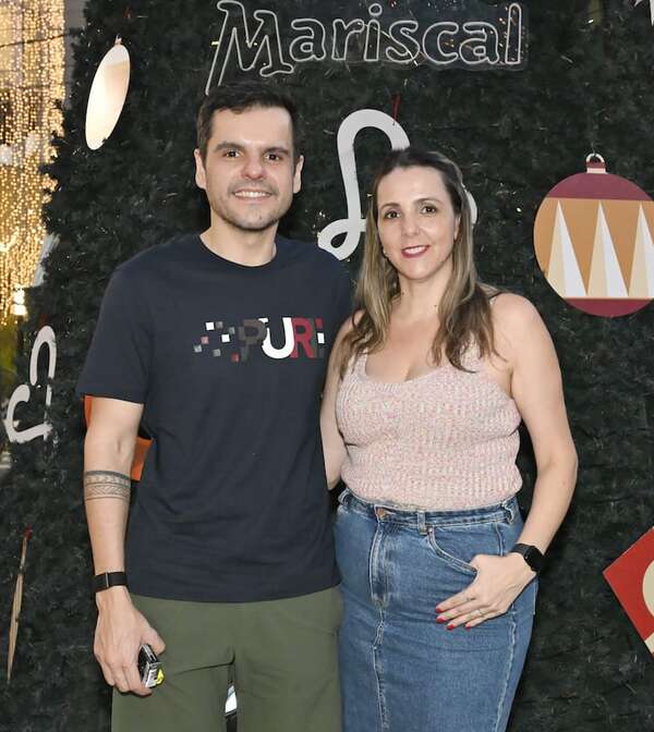 Arbolito del Shopping Mariscal ilumina la temporada navideña  - Sociales - ABC Color