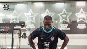 Aníbal Chalá aportará "velocidad y potencia" a Olimpia