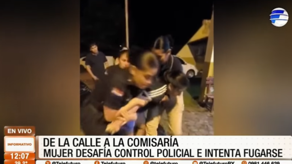 Mujer se resiste a control policial por camioneta sospechosa