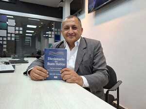 Popular / Selmo Ramos presentó su “Diccionario del Buen Hablar”