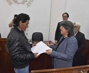 Osvaldo Pitoé, el primer artista indígena reconocido como “Maestro del Arte” por el CCR Cabildo - Artes Plásticas - ABC Color