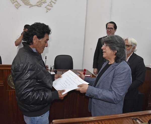 Osvaldo Pitoé, el primer artista indígena reconocido como “Maestro del Arte” por el CCR Cabildo - Artes Plásticas - ABC Color