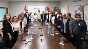 Peña promulga ley para profesionales de la belleza - ADN Digital