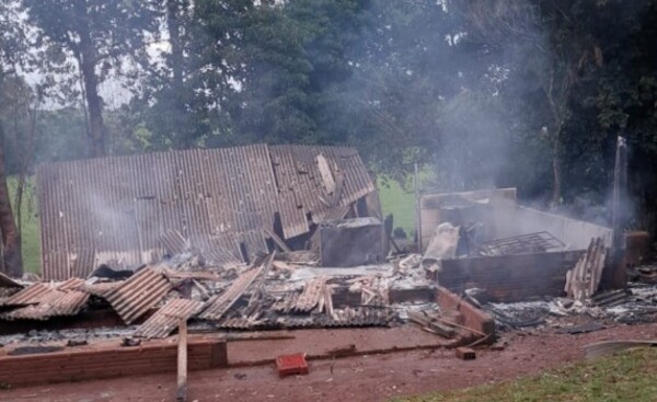Caída de rayo ocasiona incendio de vivienda en Los Cedrales 
