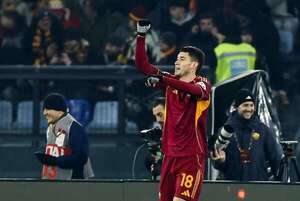 La Roma gana 3-1 al Génova y sigue el ritmo del trío de cabeza - Fútbol Internacional - ABC Color