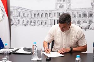 Peña promulga ley que reduce condenas a cambio de trabajo y estudio en las cárceles