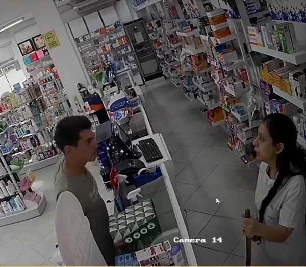 Popular / Solitario motobandi  asaltó farmacia