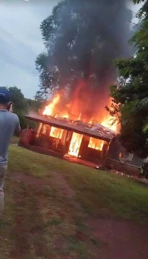 Rayo incendia casa en Los Cedrales: Familia perdió todo