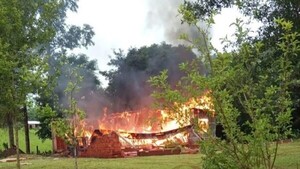 Una familia pierde su casa y todas sus pertenencias, tras la caída de un rayo en Los Cedrales
