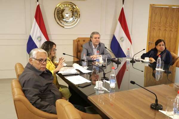 Mafia de los pagarés: Comisión sigue atendiendo víctimas y detecta nuevos descuentos abusivos  - Política - ABC Color