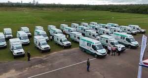 La Nación / Gobierno entrega 30 ambulancias e impulsa descentralización de Salud