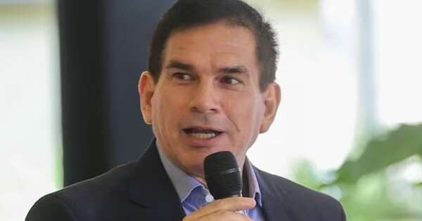 La Nación / Baruja, el ministro mejor calificado en el gabinete