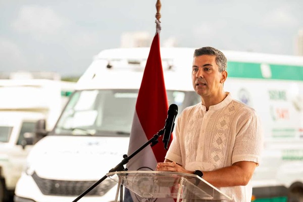 Peña entrega ambulancias: Decisión política clave en salud